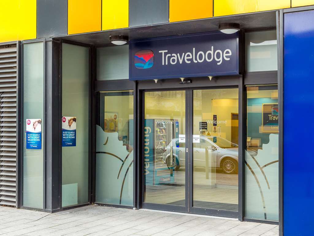 Travelodge London Barking Екстериор снимка